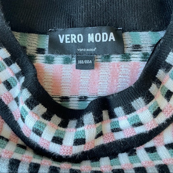 ASOS Cropped High-Neck Sweater - Picture 4 of 9